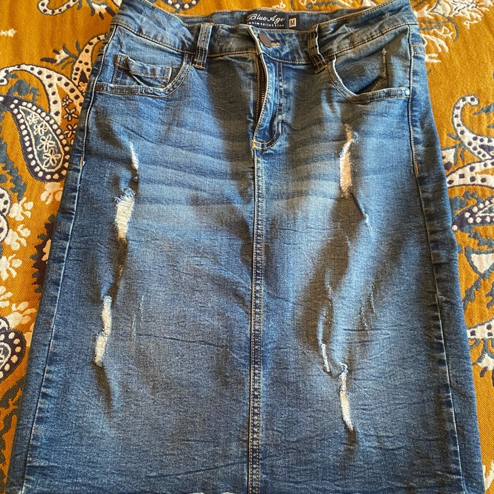 Blue age distressed denim skirt